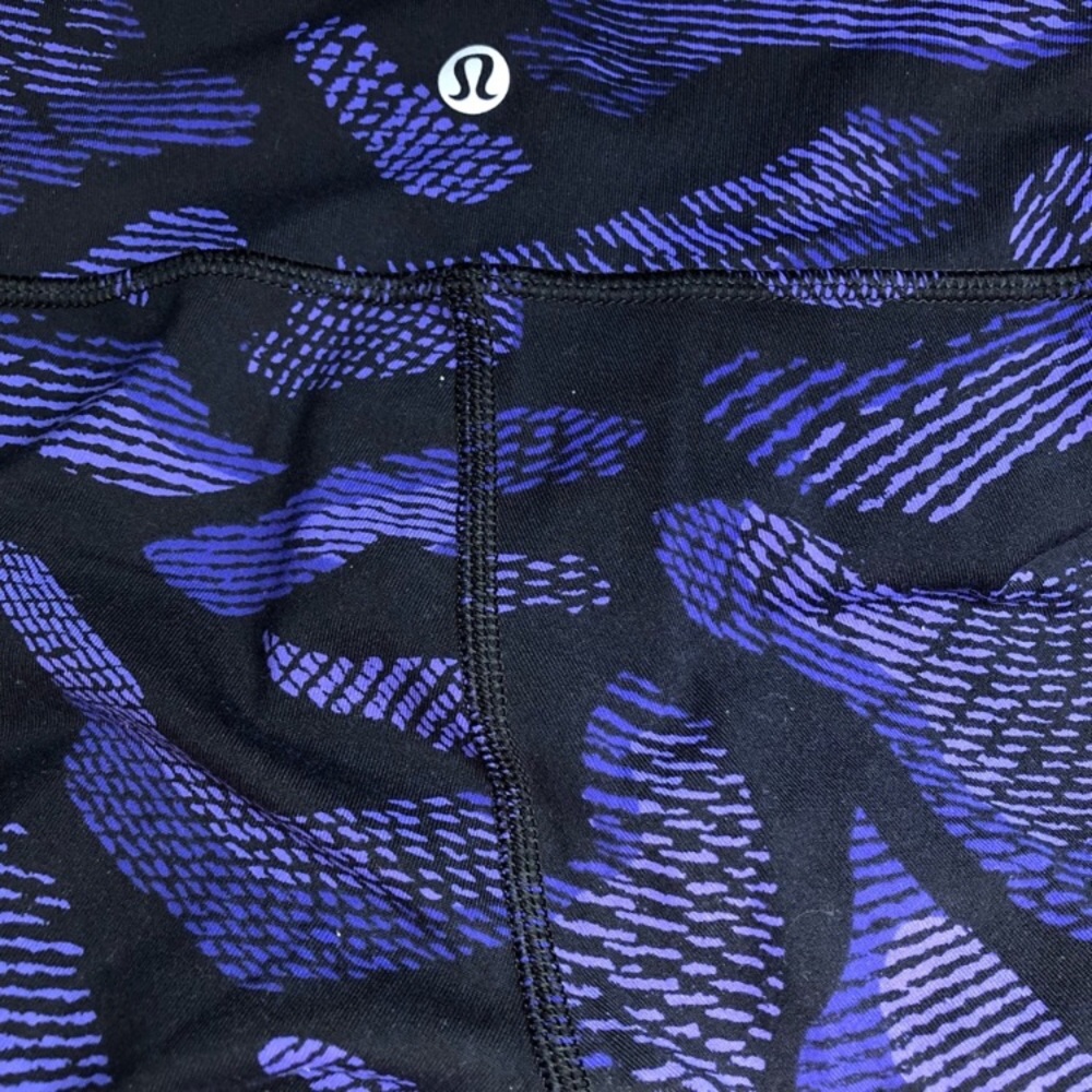 Lululemon leggings Wunder Under Pants size 4. - Picture 3 of 4